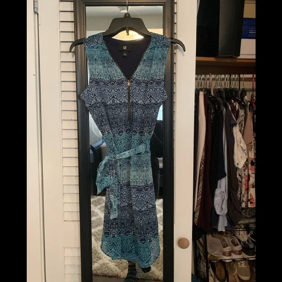 Small blue design dress - Picture 3 of 6